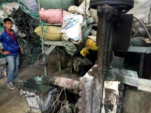 Hàng trăm ngôi nhà... tự phong tỏa! - 1