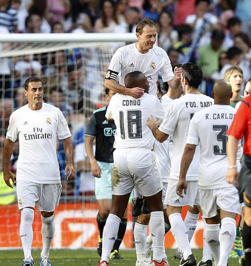 Figo, Raul “nhảy múa” cùng đội huyền thoại Real - 7