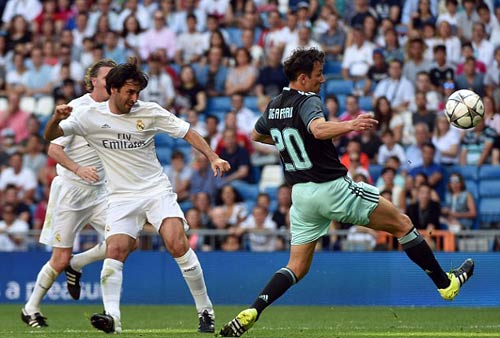 Figo, Raul “nhảy múa” cùng đội huyền thoại Real - 9