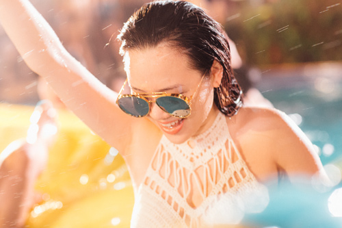 Thiếu nữ nóng bỏng "thiêu đốt' tiệc bể bơi ở Hà Nội - 10