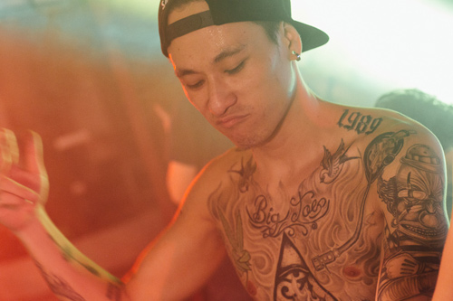 Thiếu nữ nóng bỏng "thiêu đốt' tiệc bể bơi ở Hà Nội - 9