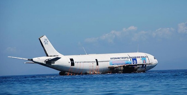 Thổ Nhĩ Kỳ dìm máy bay Airbus xuống biển để... kiếm tiền - 1
