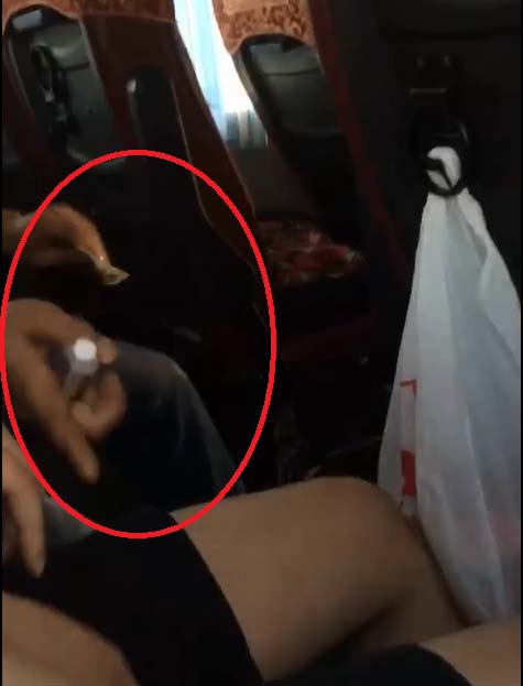 Thanh niên xăm trổ dùng kim tiêm cướp tiền trên xe khách - 1