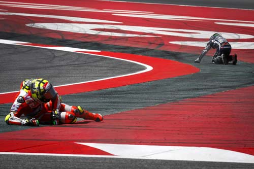 MotoGP: "Chiến tranh lạnh" Rossi - Marquez sang trang - 1