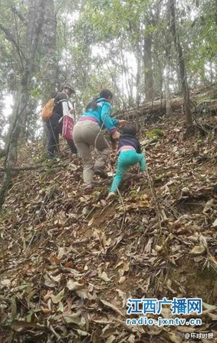 Bé gái 4 tuổi đi bộ nửa đất nước Trung Quốc - 4