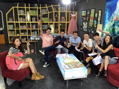 B Trần bất ngờ đi giày đôi với Quỳnh Anh Shyn - 2