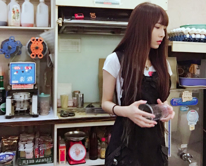 Hot girl trà sữa Trung Quốc khiến dân mạng mê mệt - 1