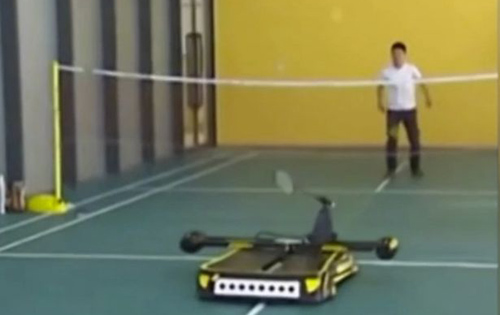 Đánh vợt cùng robot, bước đột phá của cầu lông - 1