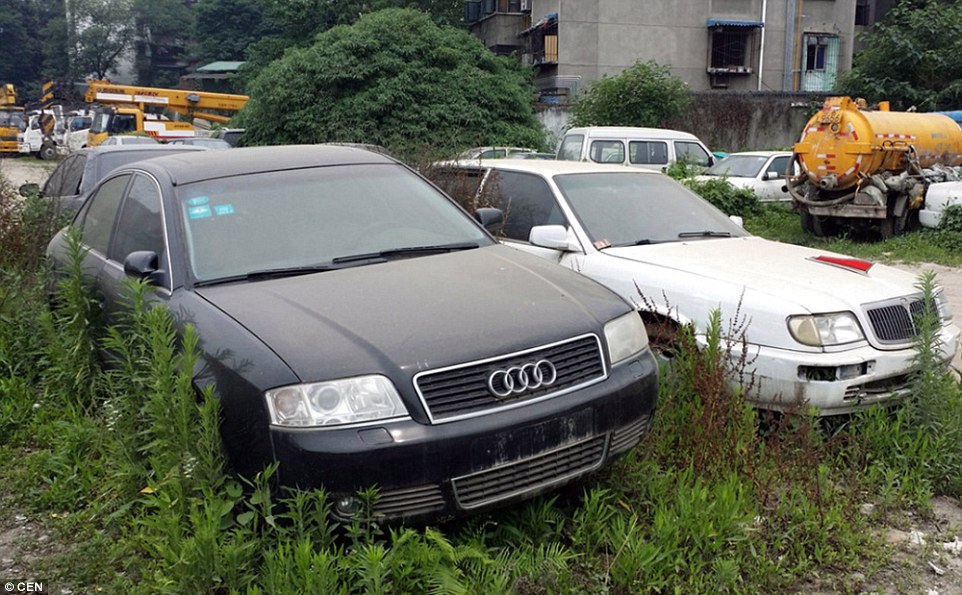 Kỳ lạ nơi hàng trăm siêu xe bị chủ bỏ rơi ở Trung Quốc - 1