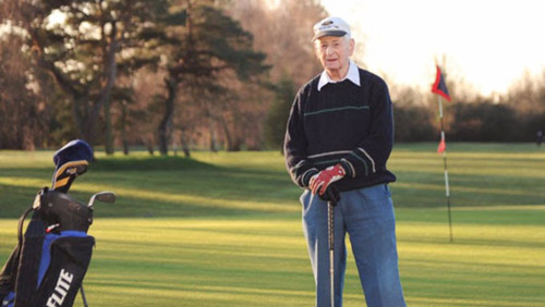 Golf 24/7: Cụ ông 94 tuổi lập kỷ lục hi hữu - 1