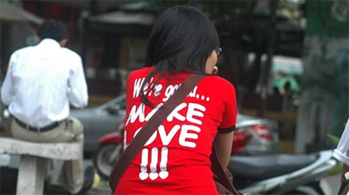 Đua nhau mặc áo lá cần: Thời trang "cưu mang" ma tuý? - 9