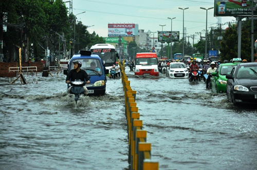 Bí thư Thăng hỏi chuyện làm đường cao hơn nhà dân - 6