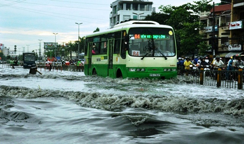 Bí thư Thăng hỏi chuyện làm đường cao hơn nhà dân - 7