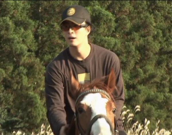 Cuộc sống vương giả của "ông trùm" điển trai nhất HQ - 10