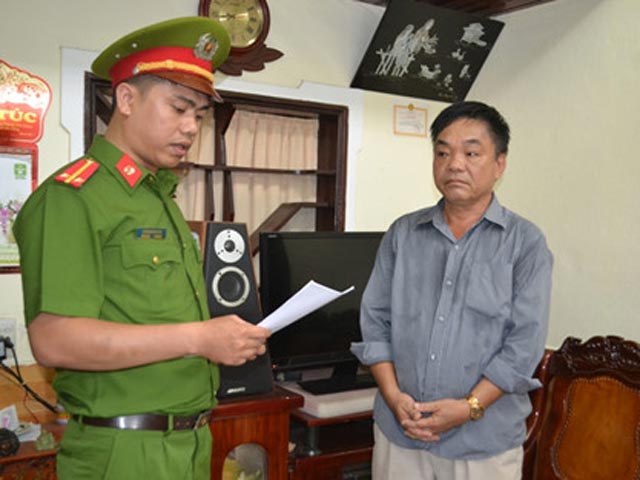 Ba giám đốc trong một gia đình bị khởi tố - 1