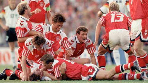 Euro & 10 khoảnh khắc khó quên: Cú vô lê thần sầu - 10