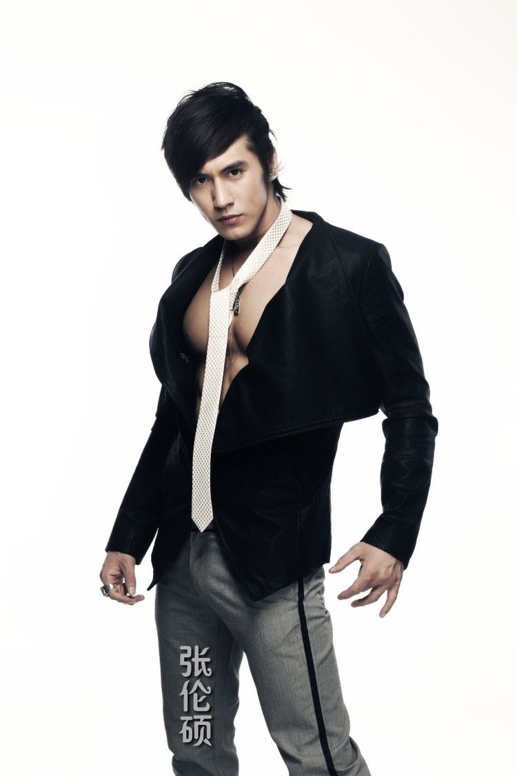 Cận cảnh bạn trai cơ bắp kém 12 tuổi của Chung Lệ Đề - 9