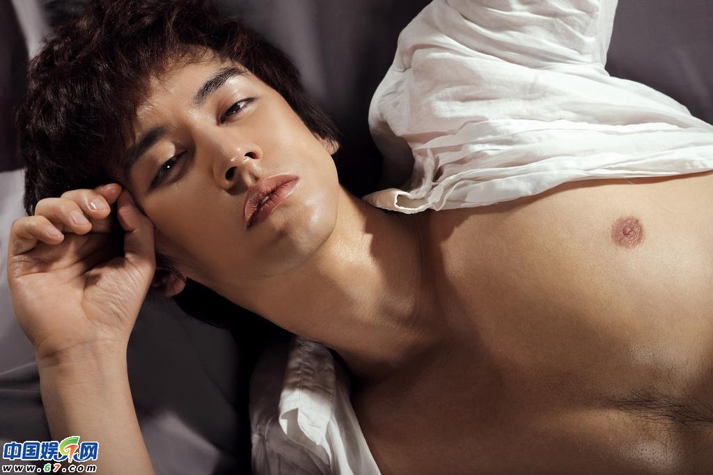 Cận cảnh bạn trai cơ bắp kém 12 tuổi của Chung Lệ Đề - 11