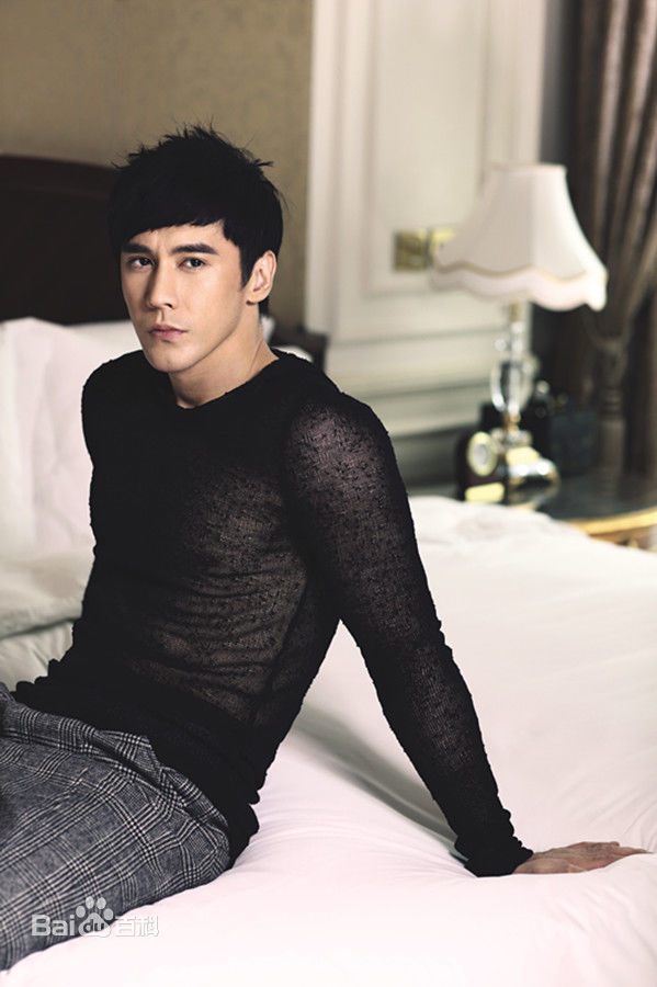 Cận cảnh bạn trai cơ bắp kém 12 tuổi của Chung Lệ Đề - 15