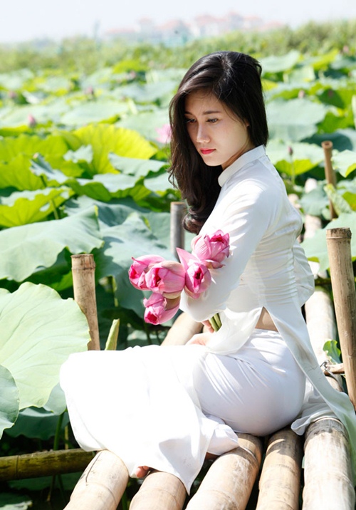 Mặc gì chụp sen đẹp nhất? - 2