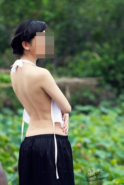 Mặc gì chụp sen đẹp nhất? - 5