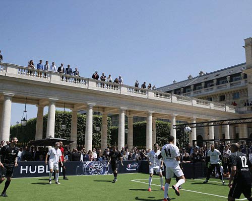 Bất ngờ: Maradona “nói xấu” Messi - 2