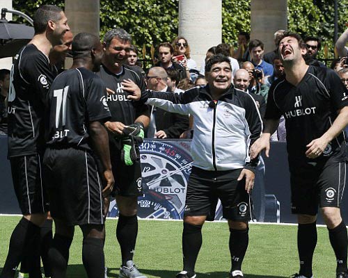 Bất ngờ: Maradona “nói xấu” Messi - 6