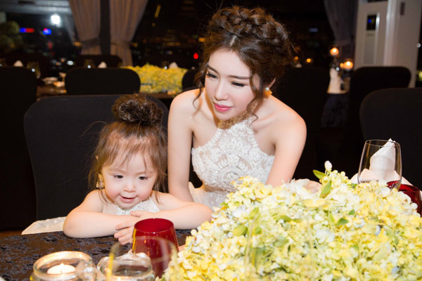Elly Trần tổ chức sinh nhật sớm cho con gái yêu - 1