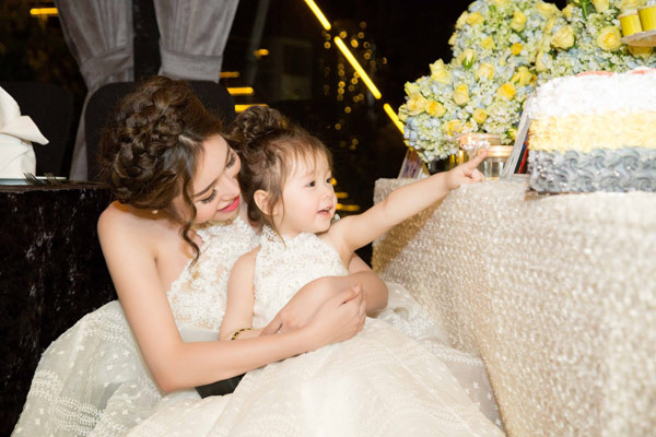 Elly Trần tổ chức sinh nhật sớm cho con gái yêu - 7