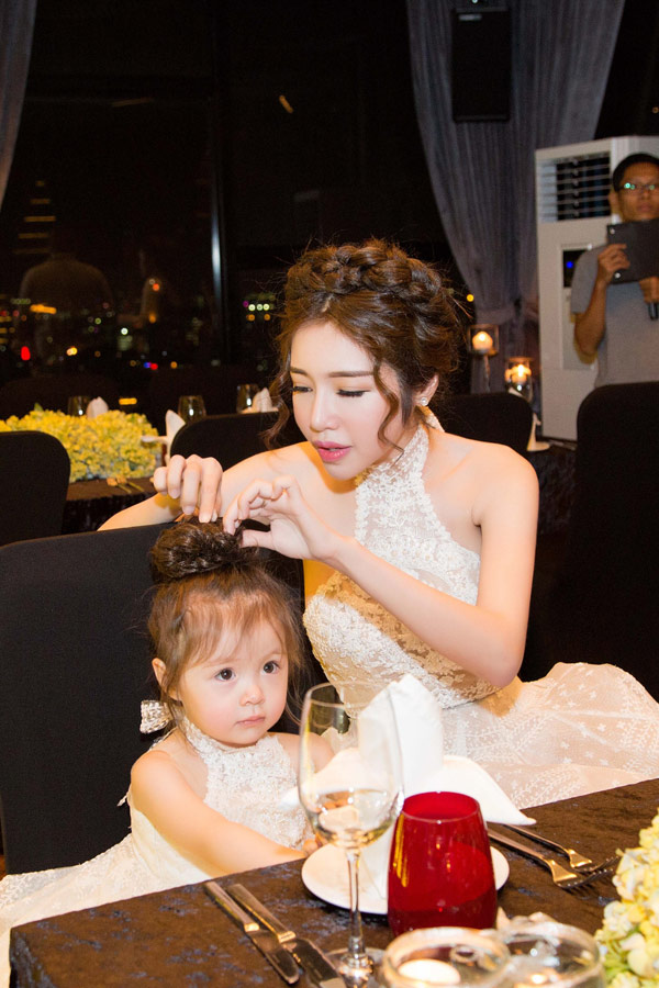 Elly Trần tổ chức sinh nhật sớm cho con gái yêu - 6