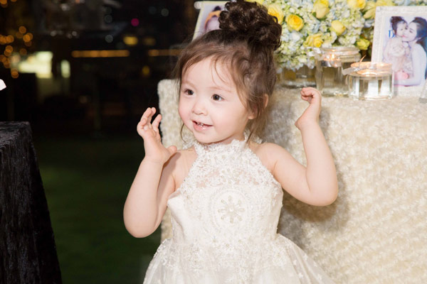 Elly Trần tổ chức sinh nhật sớm cho con gái yêu - 4