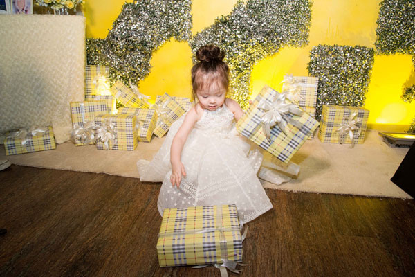 Elly Trần tổ chức sinh nhật sớm cho con gái yêu - 7