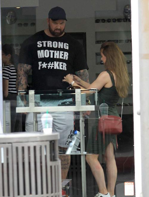 “Thần thor” & bạn gái: Cặp đôi đũa lệch tuyệt trần - 2