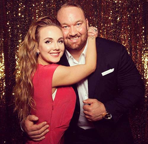 “Thần thor” & bạn gái: Cặp đôi đũa lệch tuyệt trần - 5