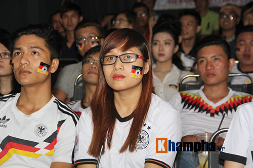 Fan nữ miền Tây vượt đường xa trong đêm cổ vũ ĐT Đức - 7