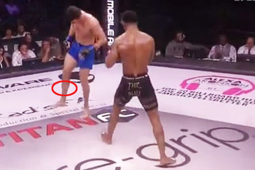 MMA: Đá đối thủ, gãy chân kinh hoàng - 1