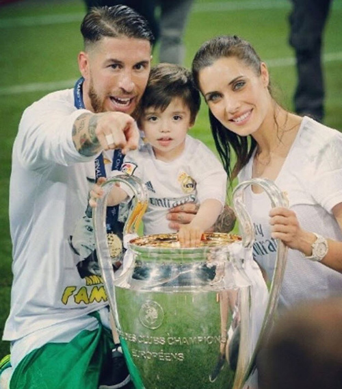 Thân hình sexy từng cm của vợ tuyển thủ Tây Ban Nha - 6