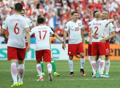 Ảnh đẹp Euro 13/6: Corluka như chiến binh, Modric lập siêu phẩm - 7
