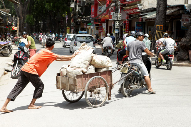 Ảnh: Người lao động quay cuồng trong “chảo lửa” Hà Nội - 2