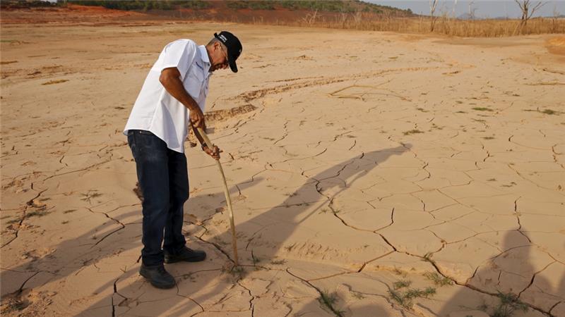 Công chức Venezuela không còn phải ngồi chơi 5 ngày/tuần - 2