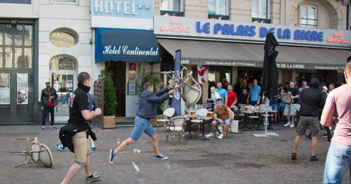 Nga bị dọa loại khỏi Euro, hooligan vẫn đánh nhau - 4