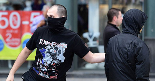 Nga bị dọa loại khỏi Euro, hooligan vẫn đánh nhau - 3