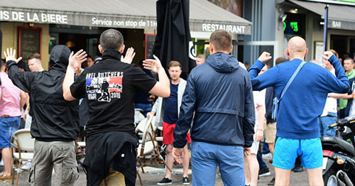 Nga bị dọa loại khỏi Euro, hooligan vẫn đánh nhau - 2