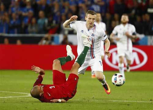 Tin nhanh Euro 15/6: Anh không xứng là đội hạng A - 2