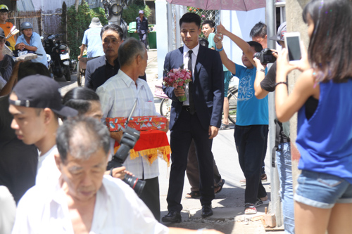 Kỳ Hân khóc trong đám hỏi