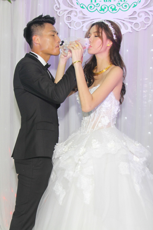 Video dam cuoi Mac Hong Quan Ky Han