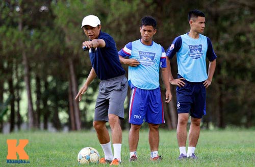 Hồi hộp chờ tân binh thử việc ở đội bóng bầu Đức - 9