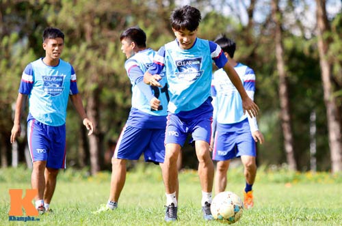 Hồi hộp chờ tân binh thử việc ở đội bóng bầu Đức - 12