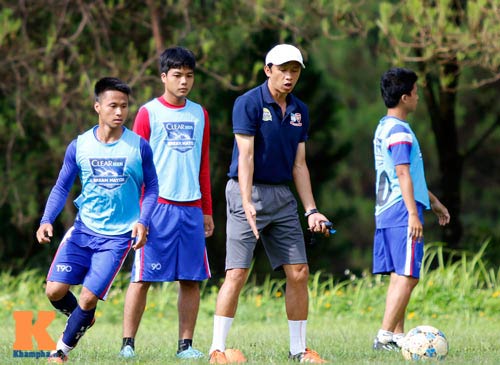 Hồi hộp chờ tân binh thử việc ở đội bóng bầu Đức - 2