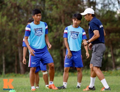 Hồi hộp chờ tân binh thử việc ở đội bóng bầu Đức - 11